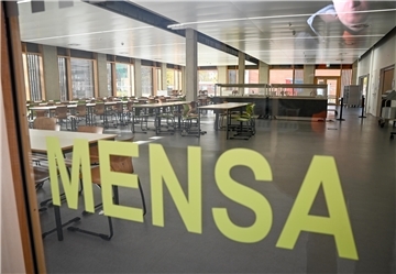 Bauherren, Planer und Kollegium stellen uns ihre neuen Schulen vor. Dies ist die...