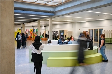 Bauherren, Planer und Kollegium stellen uns ihre neuen Schulen vor. Dies ist die...