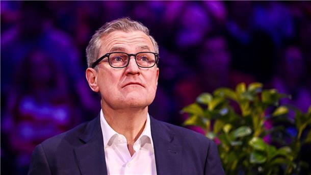 Bayern-Boss Jan-Christian Dreesen fordert eine Aufklärung im Fall Davies.