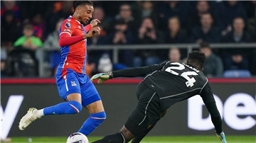 Bayern-Neuzugang Michael Olise (l) wurde in das französische Aufgebot für die Sommerspiele von Paris berufen.