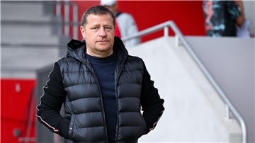 Bayern-Sportvorstand Max Eberl rügt Sven Ulreich für dessen Beschimpfung.