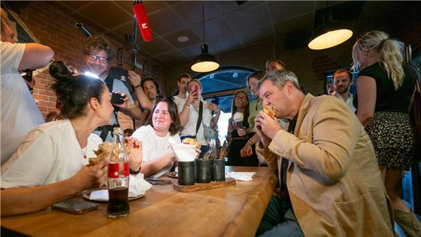 Türkei gibt nach: Deutschland feiert Erfolg im Döner-Streit Bayerns Ministerpräsident Markus Söder ist Döner-Fan und gehörte zu den Politikern, die sich für eine Beibehaltung der derzeitigen Regeln einsetzen. (Archivbild)