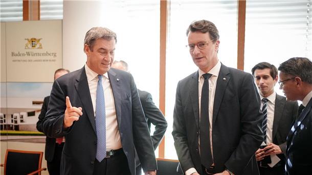 Bayerns Ministerpräsident Markus Söder (l.) und NRW-Ministerpräsident Hendrik Wüst.