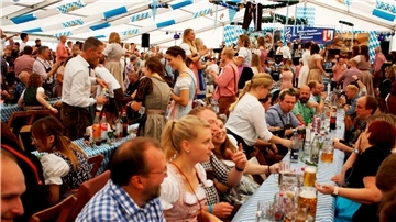 Bayrische Gemütlichkeit herrschte im Hatzter Festzelt.