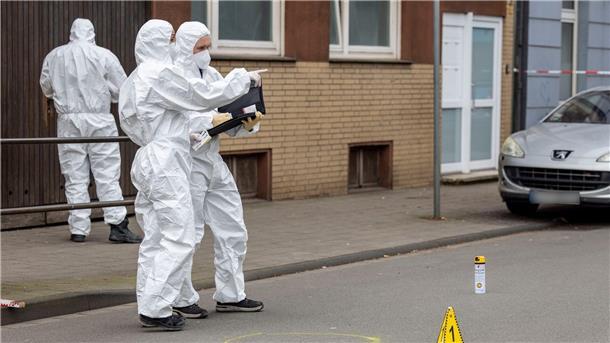Messerangriff auf Kinder: Haftbefehl wegen versuchten Mordes Beamte der der Spurensicherung im Einsatz.