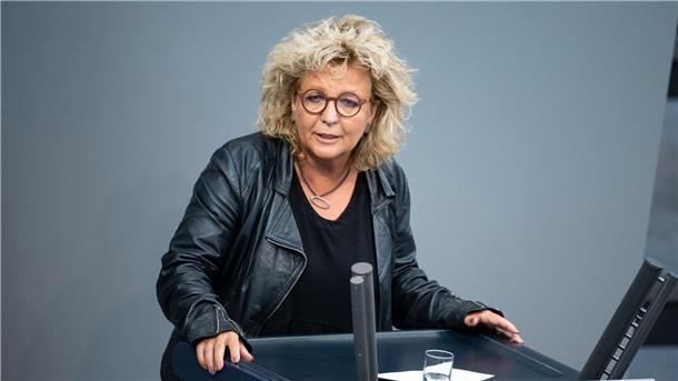 Beate Müller-Gemmeke (Bündnis 90/Die Grünen) spricht in der Plenarsitzung im Deutschen Bundestag.