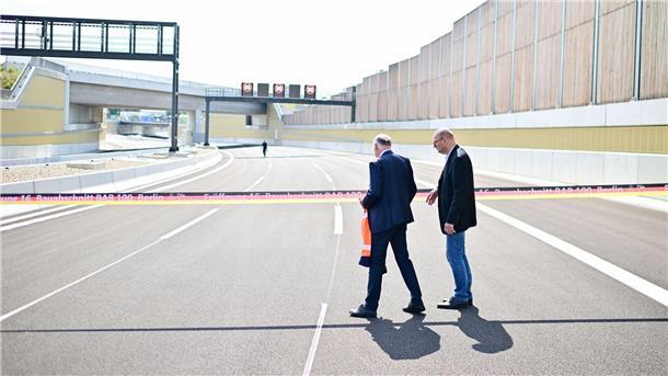 Umstrittenes Teilstück der A100 in Berlin eröffnet Befürworter sehen in der Verlängerung eine wichtige Verkehrsanbindung für den Osten Berlins.