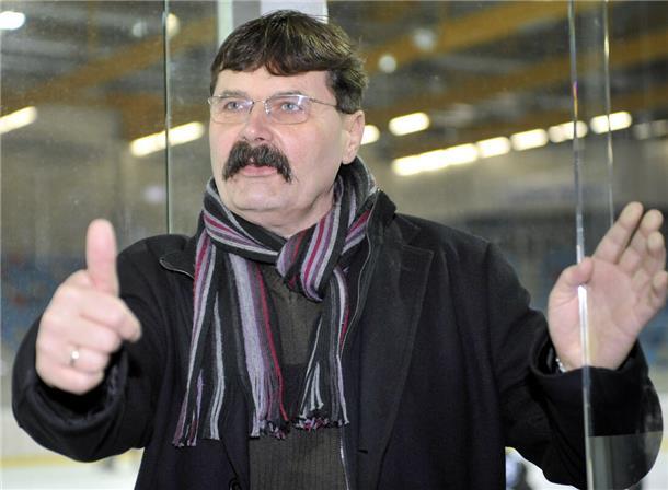 Beginn einer neuen Zeitrechnung: Alfred Prey Anfang 2011 beim ersten Training der Pinguins in der neuen Eisarena.