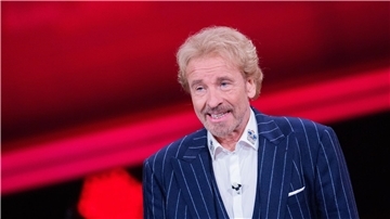 „Bei aller Liebe, aber wir werden vom Rest Europas doch inzwischen verarscht, was die Bewertung beim ESC betrifft. Die mögen uns einfach nicht“, sagt Thomas Gottschalk über Deutschlands ESC-Platzierung.