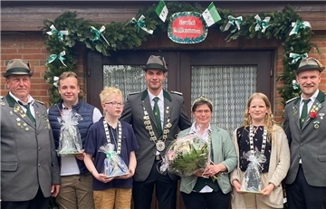Bei bestem Wetter fand das Hauptschützenfest in Lintig statt. Im Bild die erfolgreiche Schützenfamilie.