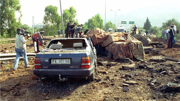 Bei dem Bombenanschlag im Jahr 1992 wurden der Mafia-Jäger Giovanni Falcone, seine Frau und drei Polizisten im Gefolge getötet.