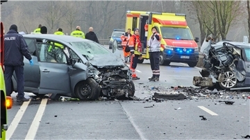 Bei dem schweren Unfall auf der B87 bei Eilenburg in Nordsachsen sind mehrere Menschen ums Leben gekommen. Das teilte eine Polizeisprecherin mit.