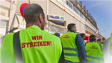 Bei dem Tiefkühlkosthersteller Frosta in Bremerhaven gibt es in der Frühschicht von 6 bis 8 Uhr einen Warnstreik. Die Gewerkschaft Nahrung-Genuss-Gaststätten (NGG) fordert unter anderem eine 12-prozentige Lohnerhöhung bei einer Laufzeit von 12 Monaten.