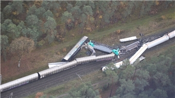 Bei dem Unglück zweier Güterzüge im Landkreis Gifhorn wurden mehrere Waggons beschädigt.