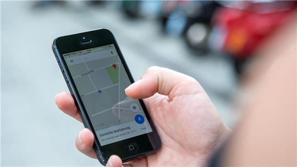 Apple bringt Fahrrad-Navigation nach Deutschland Bei dem Update macht Apple auch in mehr deutschen Städten die Funktion verfügbar, mit der Fußgänger auf die iPhone-Kamera zurückgreifen können (Symbolbild).