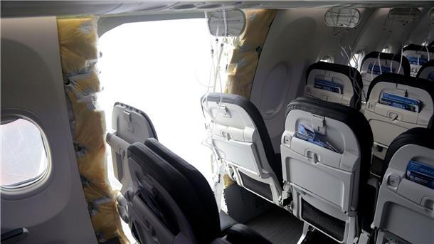 Ermittlungen nach Beinahe-Unglück mit Boeing 737 Max Bei dem Zwischenfall mit einer so gut wie neuen Boeing 737-9 Max von Alaska war kurz nach dem Start im Steigflug ein Rumpf-Fragment an der Reihe 26 herausgebrochen.