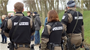 Bei den Dreharbeiten auf Neuwerk wirkten echte Polizisten mit.
