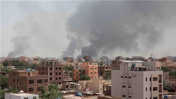 Machtkampf im Sudan: Dutzende Tote nach heftigen Gefechten Bei den Gefechten im Sudan sind bereits mehrere Menschen gestorben.