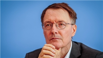 Bei der Aufarbeitung der Corona-Politik gehe es nicht um Schuldzuweisungen, sondern um Lehren für künftige Krisen, sagt Gesundheitsminister Karl Lauterbach. (Archivfoto)