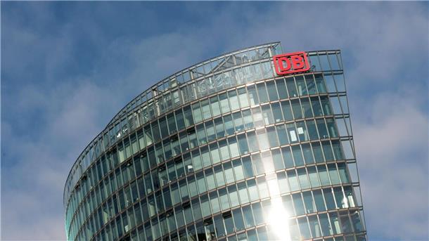 Bei der Aufsichtsratssitzung im Bahntower kommt es am Dienstag zum Machtkampf zwischen der EVG und dem Bundesverkehrsminister. (Archivbild)