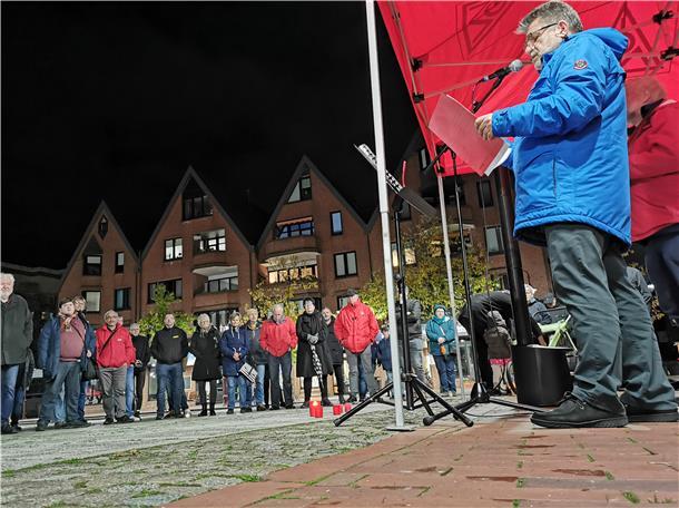Bei der Gedenkveranstaltung sprach auch der erste Vorsitzende der jüdischen Gemeinde Bremen/Bremerhaven Menorah, Mircea Ionescu.