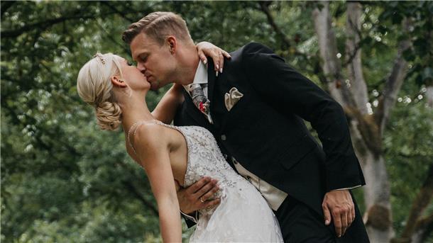 Bei der Hochzeit von Marius Beer-Morck und Vanessa Beer sind romantische Fotos im Bürger Park in Bremerhaven entstanden. Jetzt ist er einer der Veranstalter der Hochzeitsmesse in Bremerhaven.