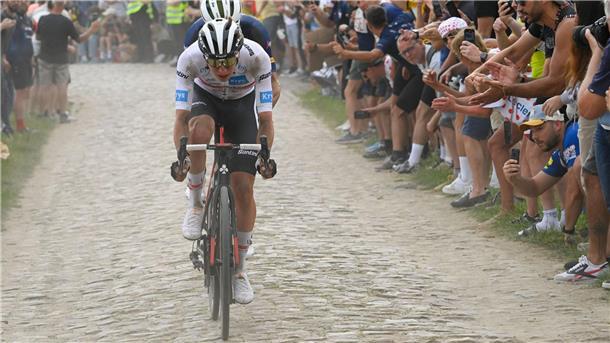 Bei der Kopfsteinpflaster-Etappe der Tour de France 2022 wusste Tadej Pogacar zu überzeugen.