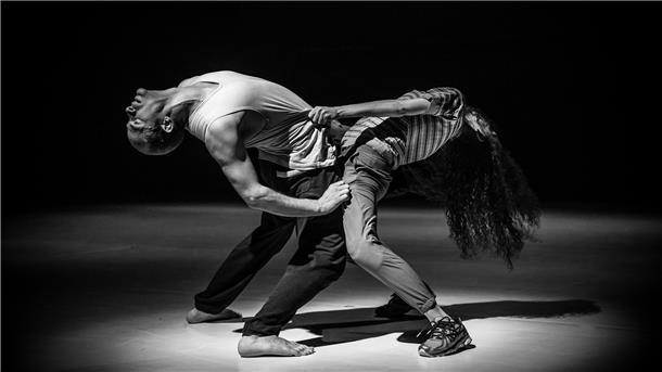 Kunstfestival verwandelt Fahrbahn in einen Kreativraum Bei der Tanz-Performance „On Demand“ können die Besucher aus einem Baukastenmenü Vorgaben auswählen.