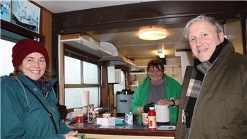 Die Hagener Fairtrade-Steuerungsgruppe auf der Fähre "Keinensiel". 