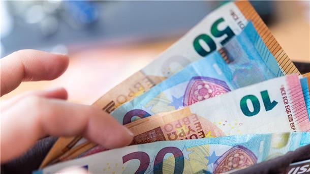 Studierendenvertreter sauer wegen Hängepartie bei 200 Euro Bei der Überweisung des Geldes hakt es offenbar an der Umsetzung.