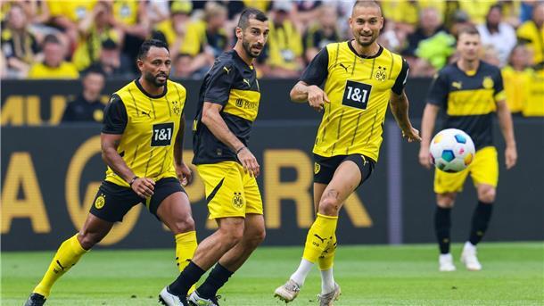 Früherer Bundesliga-Profi Toprak beendet Karriere Bei einem Abschiedsspiel in Dortmund war Ömer Toprak zuletzt noch einmal aktiv.