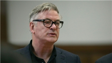 Bei einem Dreh mit Alec Baldwin kam eine Kamerafrau durch einen Schuss ums Leben.