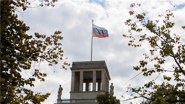Bei einem Empfang der russischen Botschaft zum Jahrestag des Sieges über Nazi-Deutschland waren auch einige deutsche Politiker vor Ort.
