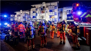 Bei einem Feuer in einem Mehrfamilienhaus in Baden-Württemberg sind drei Menschen ums Leben gekommen.
