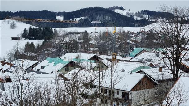 Versicherer fürchten extremen Hagelschlag Bei einem Hagelsturm wurden mehrere Dächer in Bad Bayersoien beschädigt.