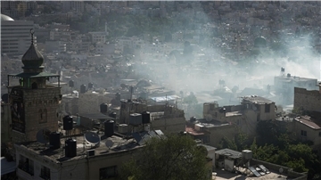Bei einem israelischen Militäreinsatz im besetzten Westjordanland sind militante Palästinenser getötet worden. Hier steigt Rauch während einer Razzia israelischer Sicherheitskräfte in der besetzten Stadt Nablus Anfang des Monats auf.