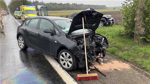 Bei einem schweren Unfall in Hagen wurden am Donnerstagmorgen zwei Frauen verletzt. An beiden beteiligten Autos entstand Totalschaden. 
