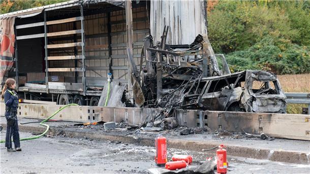 Sperrung nach tödlichem Unfall auf A59 bei Köln aufgehoben Bei einem Unfall auf der A59 bei Köln ist ein Mensch gestorben.