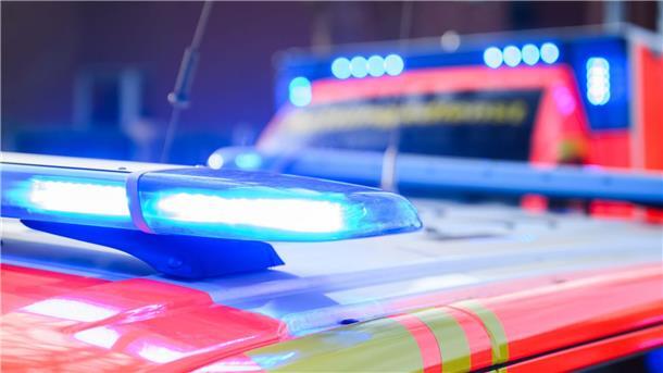 Bei einem Unfall in Ganderkesee stirbt eine Motorradfahrerin noch am Unfallort. (Symbolbild)