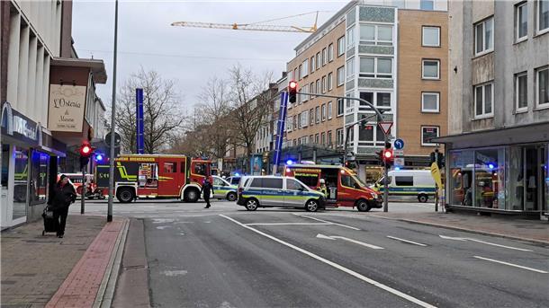 Bei einem Unfall mit einem Linienbus wurde eine 71-jährige Frau am Montag in Bremerhaven schwer verletzt.