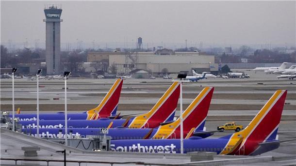 Southwest Airlines: Boeing verliert Abdeckung von Triebwerk Bei einem Flug der US-Fluggesellschaft Southwest Airlines von Denver nach Houston kam es zu einem Zwischenfall mit einer Abdeckung eines Triebwerks (Archivbild).