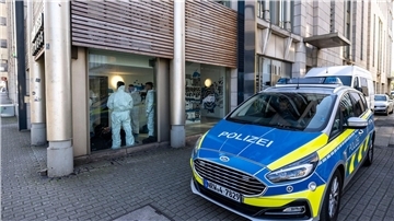 Bei einer Attacke in einem Fitnessstudio in der Duisburger Innenstadt sind mehrere Personen schwer verletzt worden.