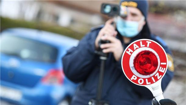 Blitzermarathon der Polizei gegen Raser - Experten kritisch Bei einer Blitz-Kontrollaktion achtet die Polizei verstärkt auf Raser und möchte für die Sicherheit im Verkehr sensibilisieren.