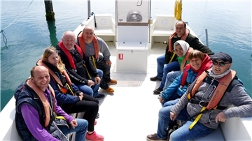 Bei einer Bootstour hatte die Gruppe aus dem Ambulanten Wohnen der Lebenshilfe Bremervörde/Zeven viel Spaß.