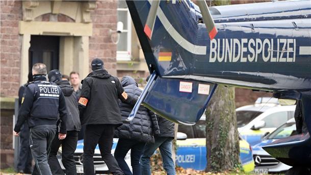 „Reichsbürger“-Gruppe baute „Heimatschutzkompanien“ auf Bei einer Razzia gegen die Reichsbürger-Szene wurden am vergangenen Mittwoch 25 Personen festgenommen.