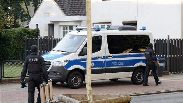 Bundespolizei ermittelt mehr als 100 eingeschleuste Syrer  Bei einer Razzia in fünf Bundesländern - hier in Bremen - hat die Bundespolizei mehrere mutmaßlich eingeschleuste Syrer entdeckt.