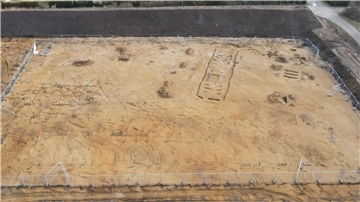 Bei Erdarbeiten für den neuen Sportplatz in Loxstedt sind Reste einer alten Siedlung gefunden worden.