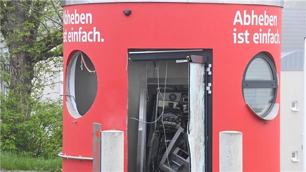 Bundesweiter Einsatz gegen Geldautomatensprengungen Bei Geldautomatensprengungen nutzen Kriminelle gefährliche Stoffe und richten hohen Schaden an. Bundesweit gehen Einsatzkräfte gegen solche Taten vor. (Archivbild)