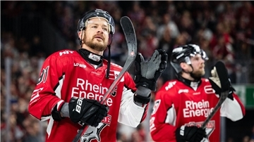 Bei Haie-Kapitän Moritz Müller ist nach dem verlorenen DEL-Finale vieles unklar 