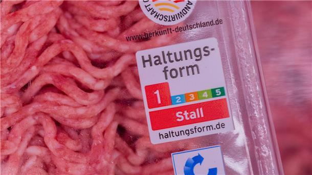 Aldi Süd streicht eigenes Fleisch aus unterster Haltungsform Bei Haltungsform 1 gelten die gesetzlichen Mindestanforderungen. (Archivbild)